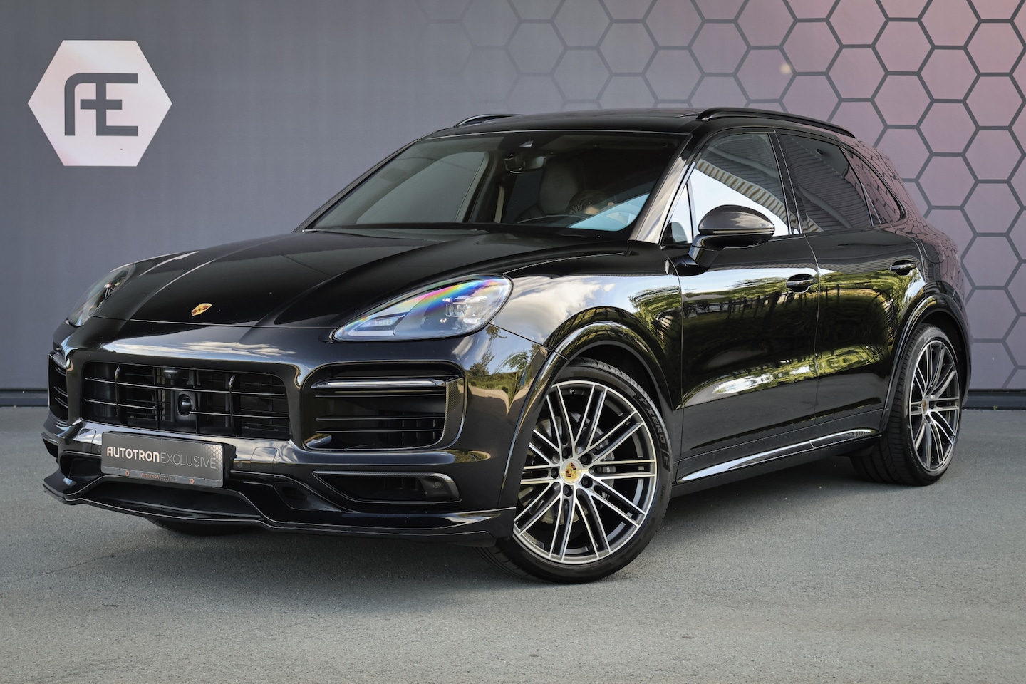 Porsche Cayenne - 3.0 E-Hybrid Platinum Edition BTW AUTO | TECHART VOORSPOILER | CARBON | BURMESTER | STOELV - AutoWereld.nl