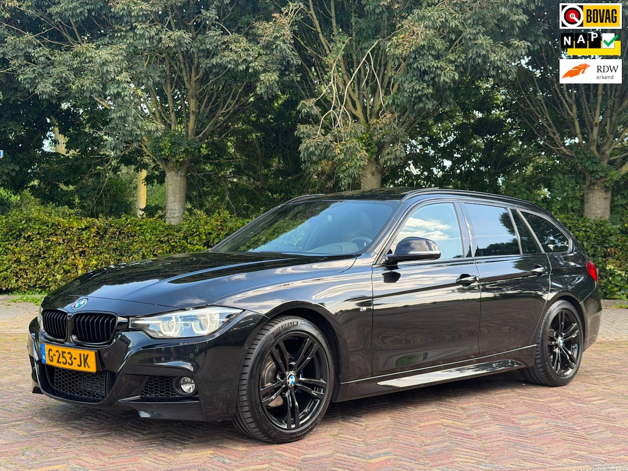 BMW 3-serie Touring - 318i M Sport CL, Panoramadak, Leder, CarPlay, Trekhaak, Bowers & Wilkins - AutoWereld.nl