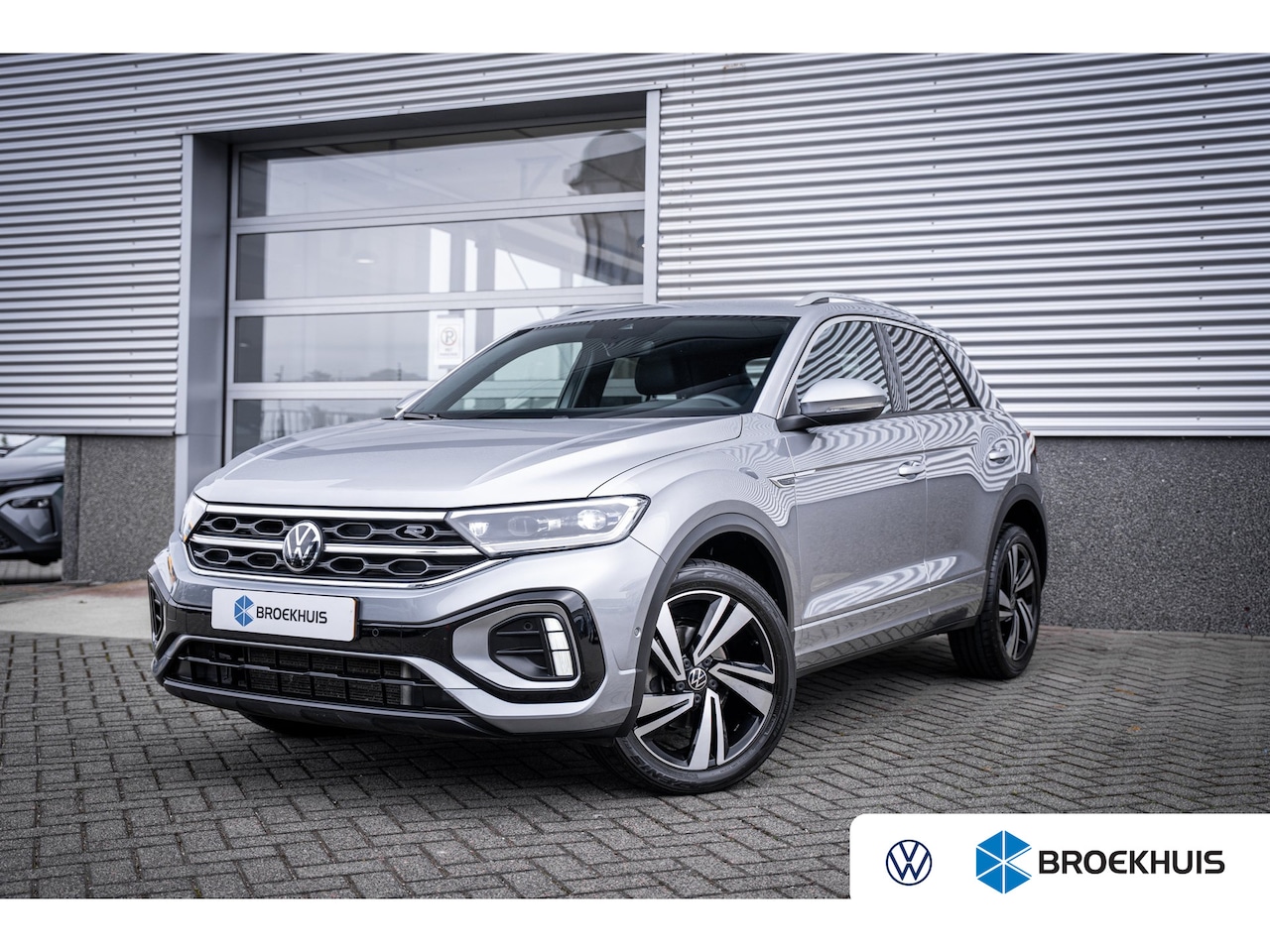 Volkswagen T-Roc - 1.5 TSI R-Line | Achteruitrijcamera | R-Line exterieur | Trekhaak met afneembare kogel - AutoWereld.nl
