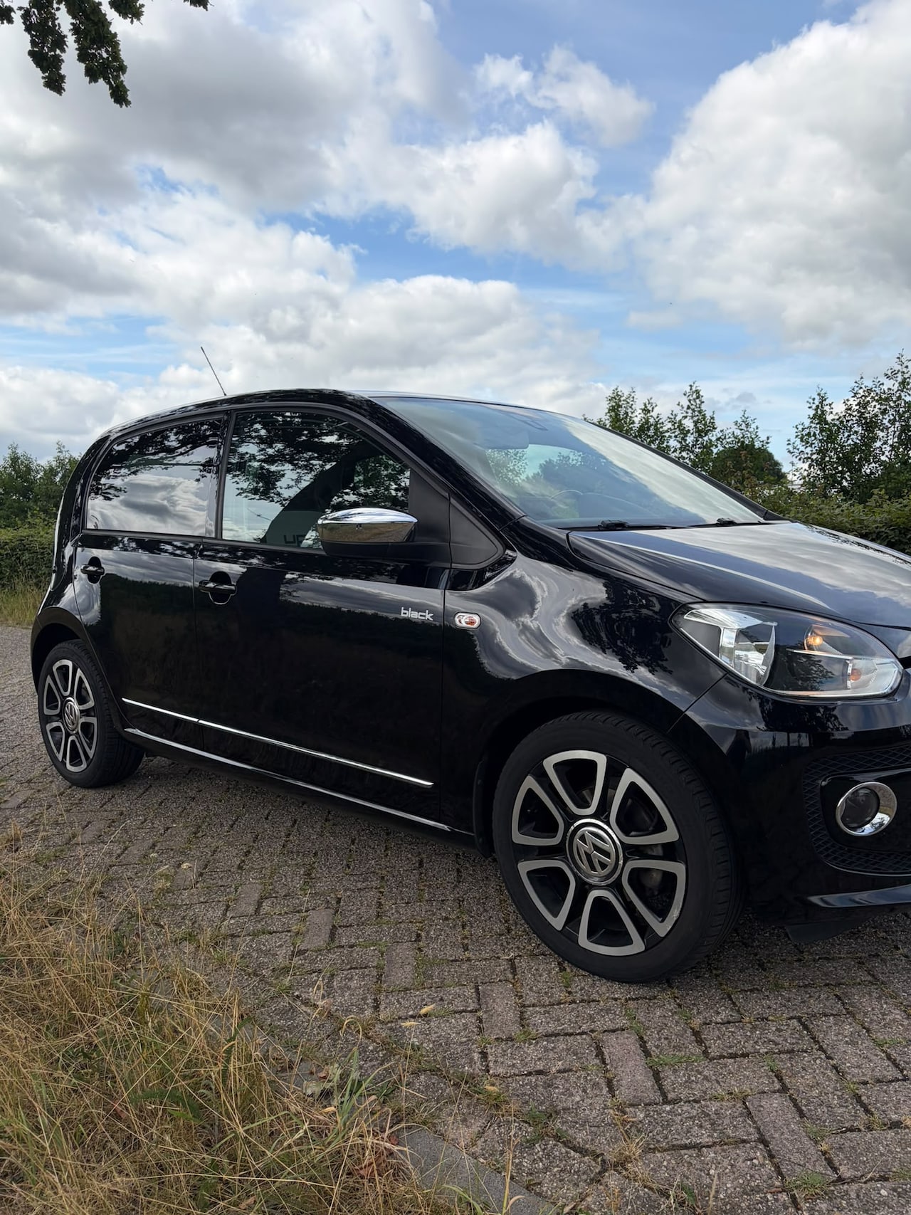 Volkswagen Up! - 1.0 high up! BlueMotion Black Edition - AutoWereld.nl