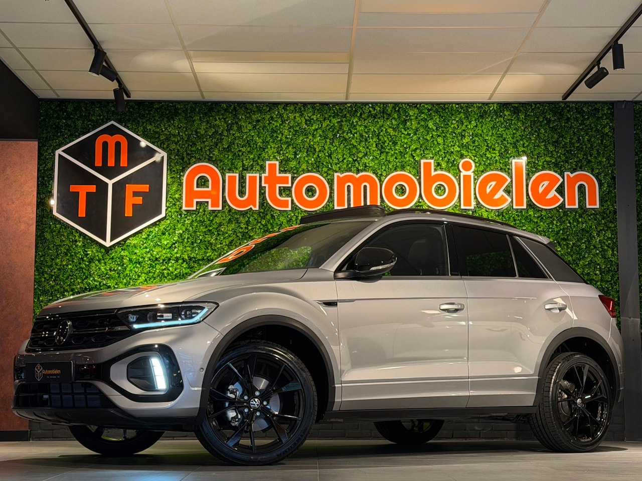 Volkswagen T-Roc - 1.5 TSI R-LINE 150 PK|VIRTUAL|PANO|IQ.DRIVE|NIEUWSTAAT|GARANTIE - AutoWereld.nl