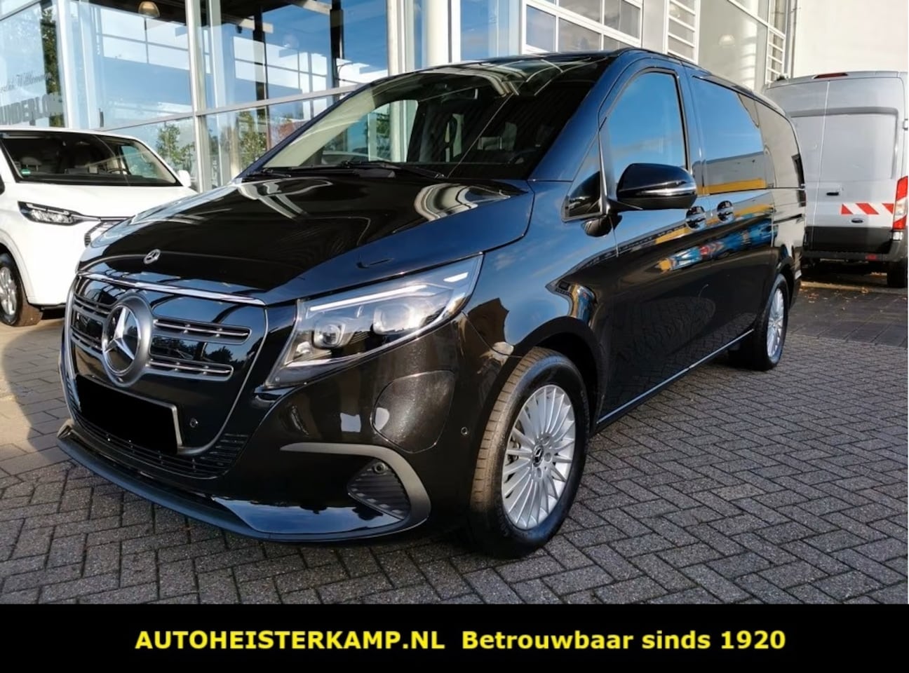 Mercedes-Benz EQV - 300 L2 90kWh 7-zitter 59.895 incl BTW LED 2 EL. Schuifdeuren EL. Achterklep Camera - AutoWereld.nl