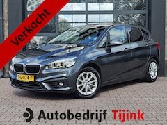 BMW 2-serie Active Tourer - 218i High Executive | LED | Trekhaak | HUD | Elek. achterklep | Keyless | PDC |