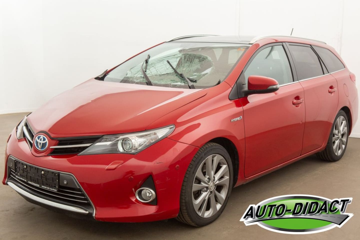 Toyota Auris Touring Sports - 1.8 Hybrid Automaat Pano Camera Navi - AutoWereld.nl