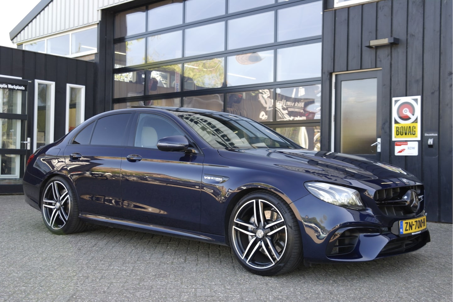 Mercedes-Benz E-klasse - AMG 63 4MATIC 572 PK Premium Plus | Dealer Onderhouden | Burmester | Pano | 360º | Luchtve - AutoWereld.nl
