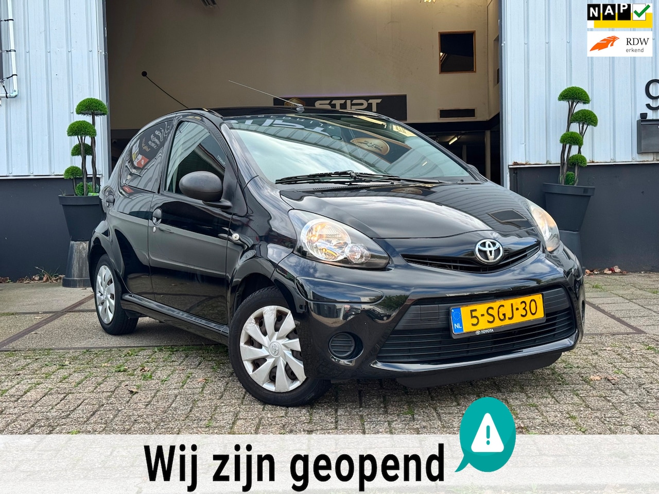 Toyota Aygo - 1.0 | VVT-i | CARPLAY | 2013 | LAGE KM | NAP | AIRCO | ELEK. RAMEN | APK | - AutoWereld.nl