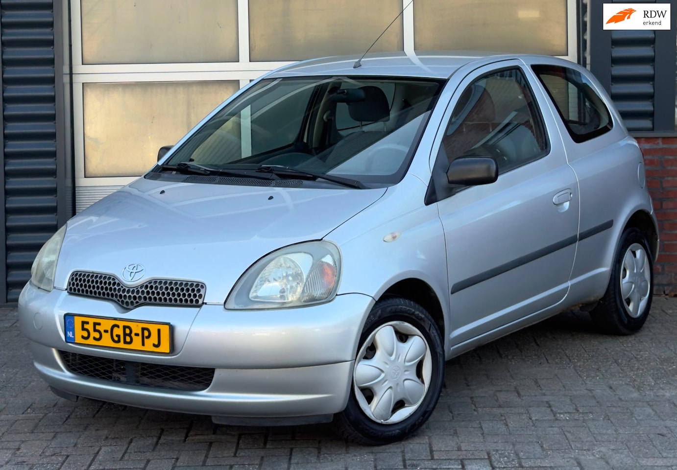 Toyota Yaris - 1.3 | APK t/m 01-08-2027 | 149.450 km | 2 Sleutels | 86pk - AutoWereld.nl