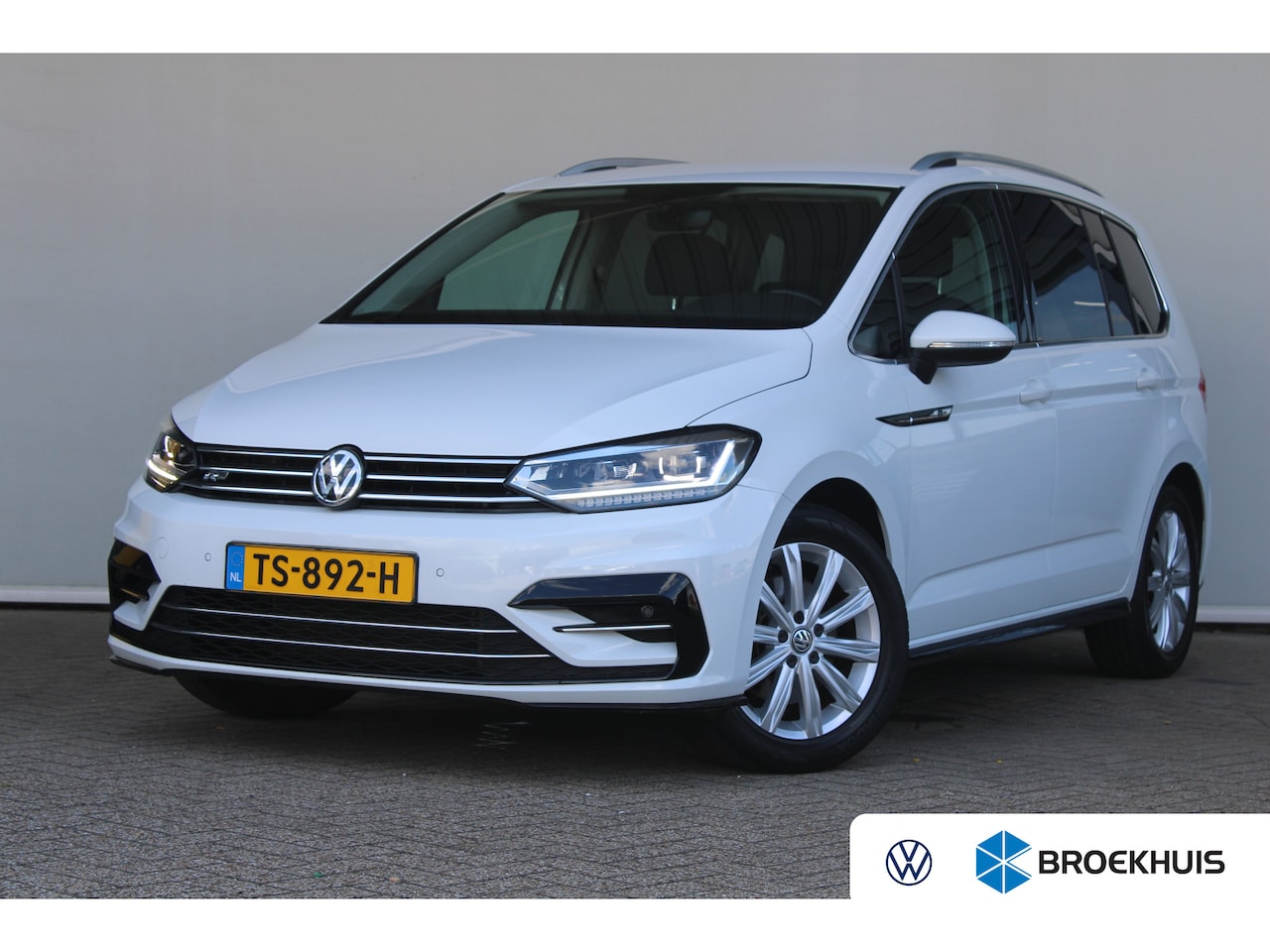 Volkswagen Touran - 1.4 TSI Highline Business R 7p | 7-persoons | Velours bekleding | Adaptieve cruise control - AutoWereld.nl