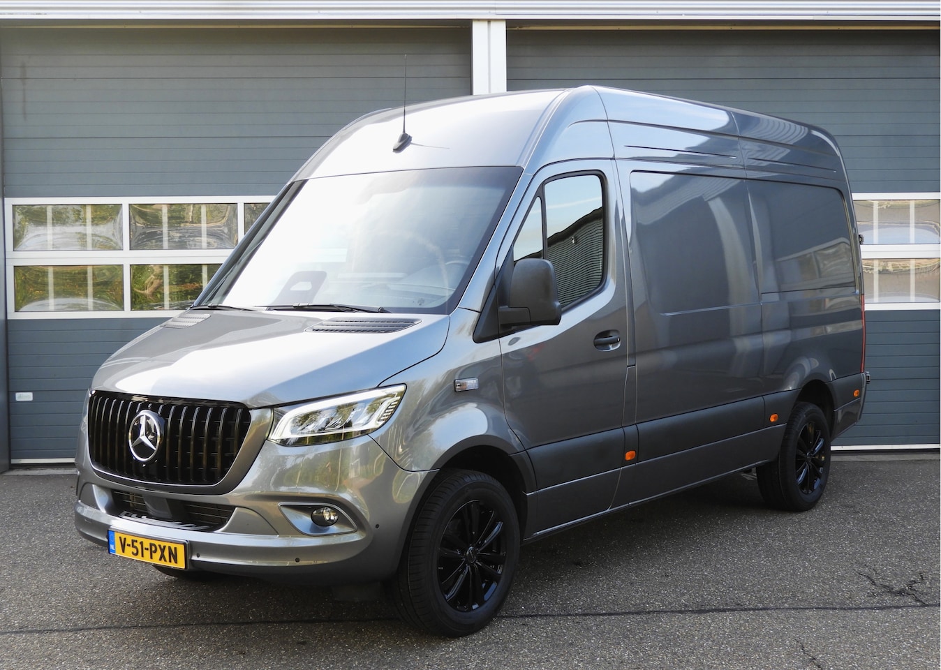 Mercedes-Benz Sprinter - 317 1.9 CDI L2H2 RWD AUT | LED | MBUX | CAMERA | 18 INCH - AutoWereld.nl