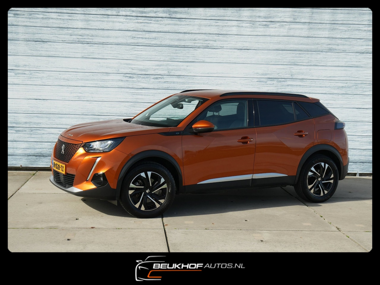 Peugeot e-2008 - EV Allure Pack 50 kWh Carplay Cam Soh 91.3% - AutoWereld.nl