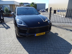 Porsche Cayenne - 3.0 E-Hybrid sport chrono luchtvering