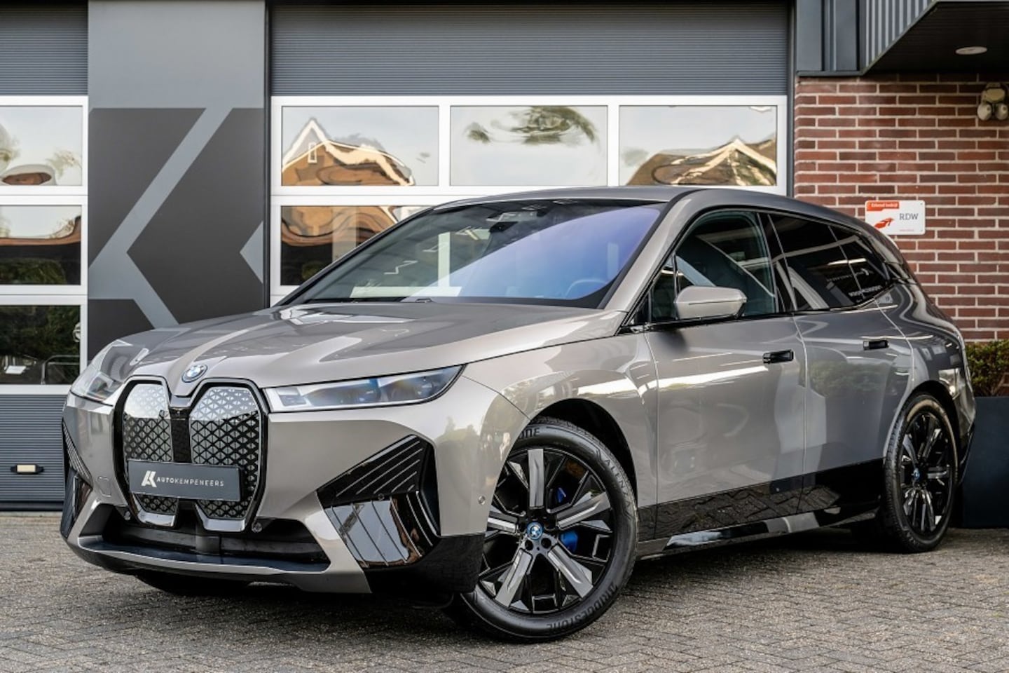 BMW iX - xDrive40 Sportpakket | Driving Ass. Prof. | 360 Camera | Head-Up | Harman/Kardon | Stoelve - AutoWereld.nl