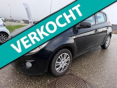 Hyundai i20 - 1.4i DynamicVersion Airco 5deurs APK 2eigenaren