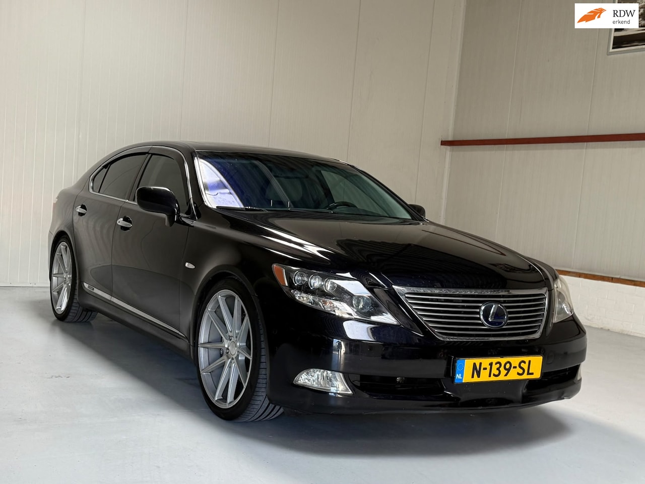 Lexus LS 600h - President/LEER/AWD/Adaptieve cruise / Mark & Levin/ schuif/kanteldak - AutoWereld.nl