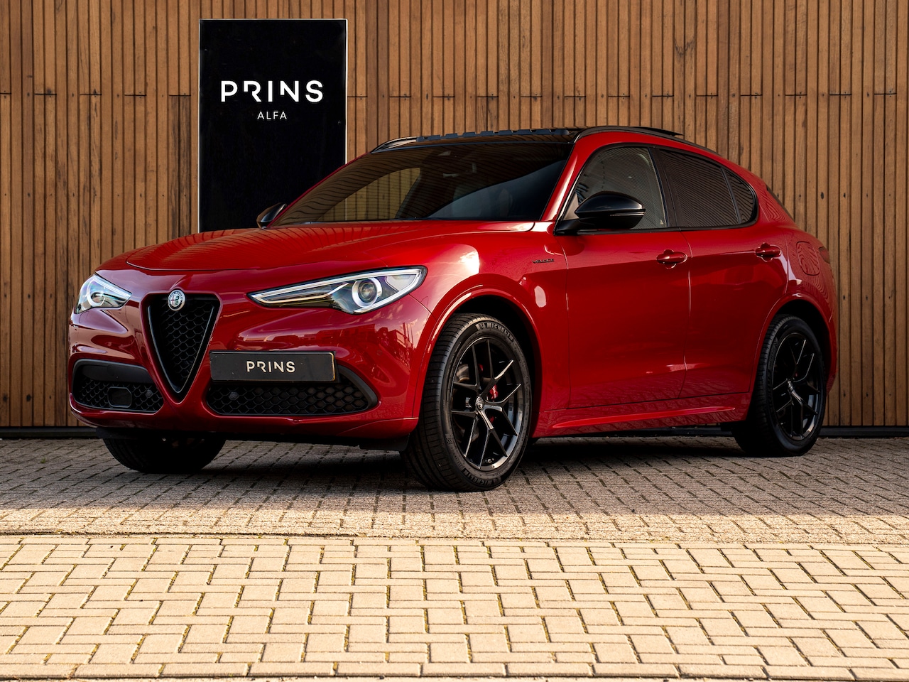 Alfa Romeo Stelvio - 2.0T 280pk AWD Veloce | Pano-dak | CarPlay | Lederen dash. - AutoWereld.nl
