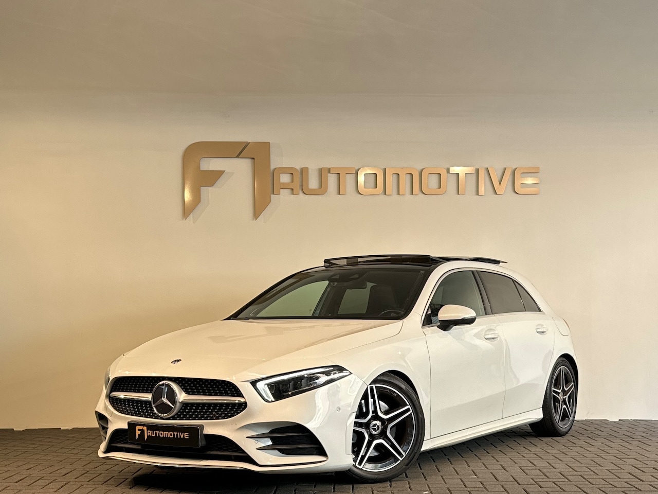 Mercedes-Benz A-klasse - 220 AMG Pano|Stoelverkoeling|Camera |ACC|Sfeer - AutoWereld.nl