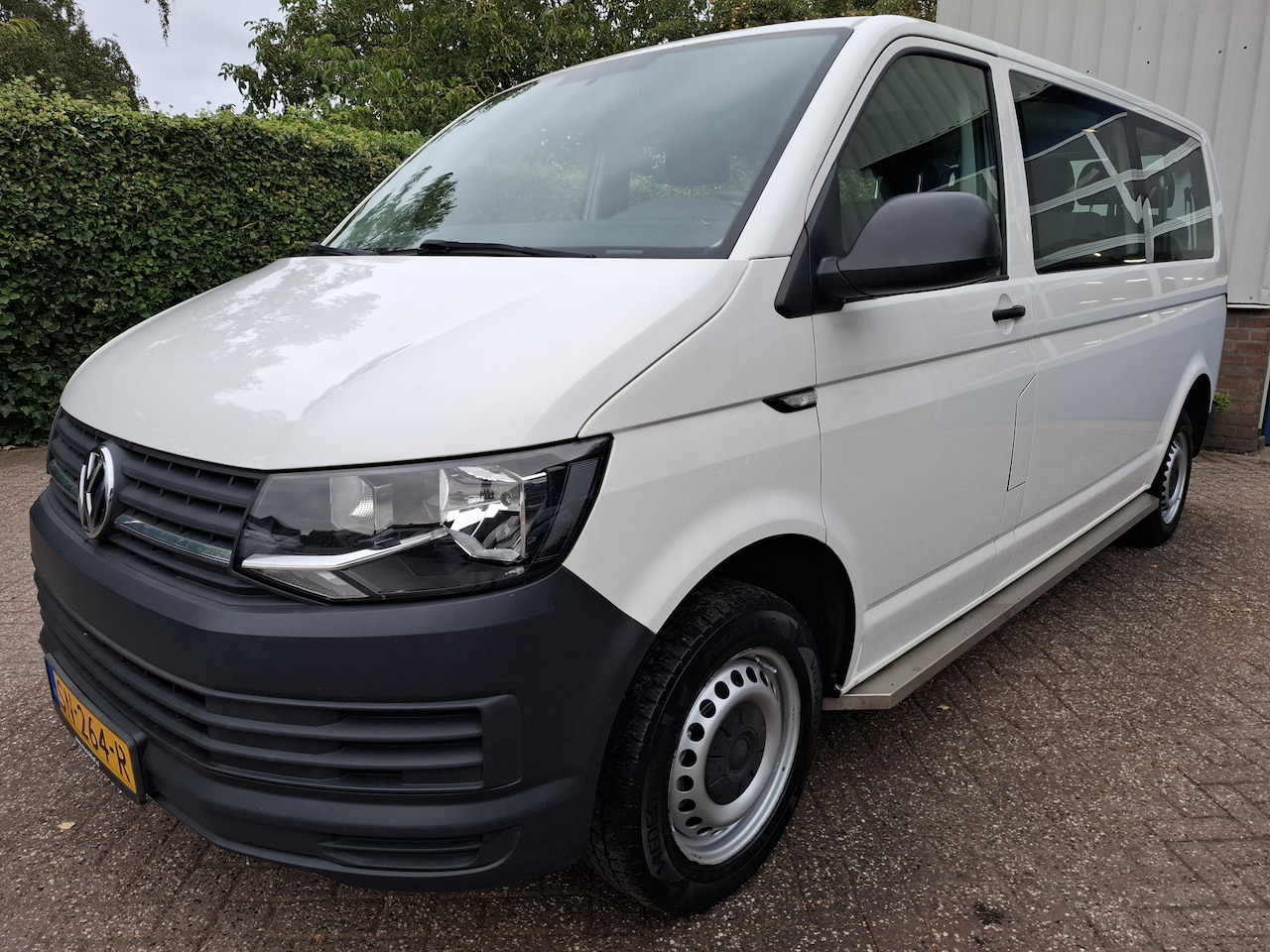 Volkswagen Transporter Kombi - 2.0 TSI L2H1 24500.- INCL BTW 9-PERSOONS BENZINE 150PK - AutoWereld.nl