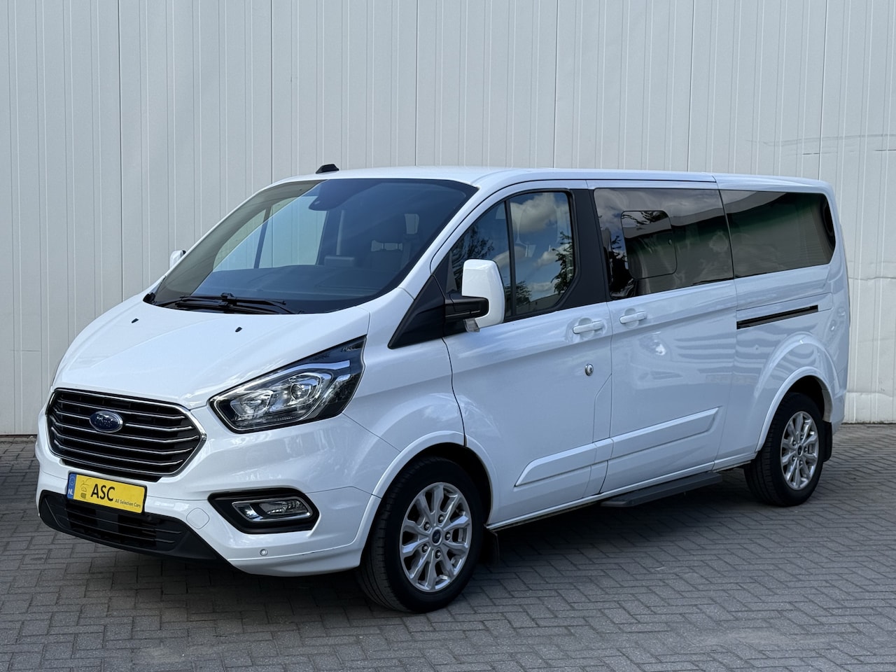 Ford Transit Custom - 2.0 TDCI L2H1 Rolstoelbus - Automaat - Bodemverlaging - Rolstoelvervoer - AutoWereld.nl