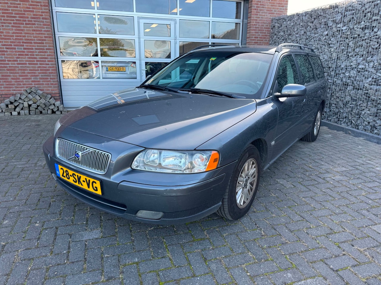 Volvo V70 - 2.4 Kinetic | APK tot 09-2027 | Trekhaak | - AutoWereld.nl