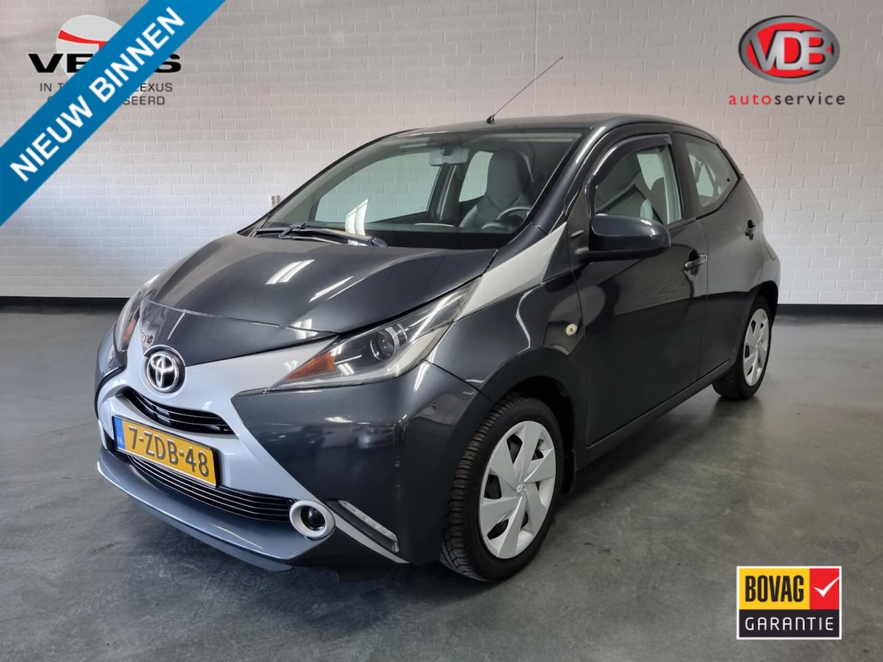 Toyota Aygo - 1.0 VVT-i x-play Automaat / achteruitrijcamera - AutoWereld.nl