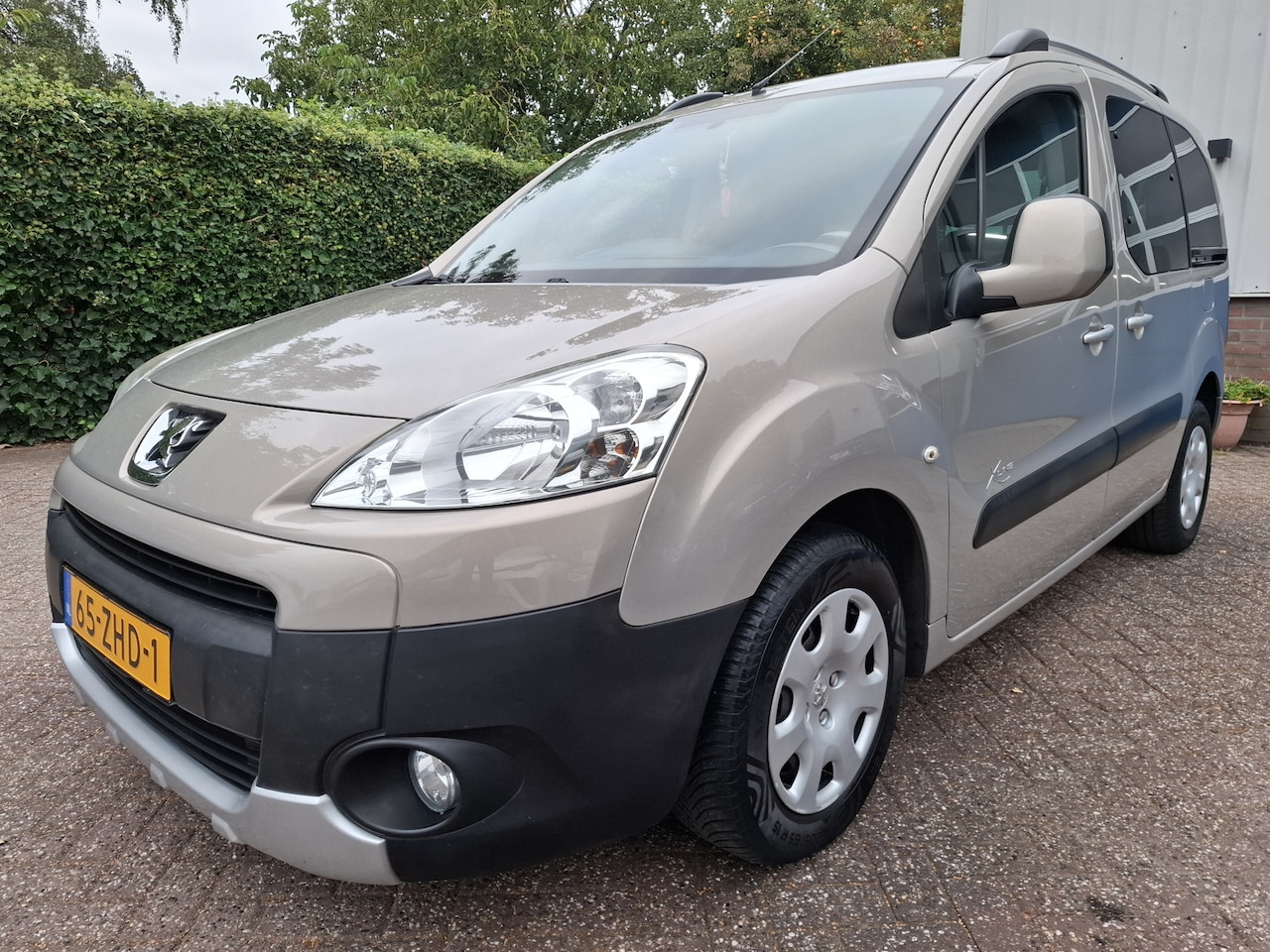 Peugeot Partner Tepee - 1.6 HDiF XR ROLSTOELVERVOER 75PK - AutoWereld.nl
