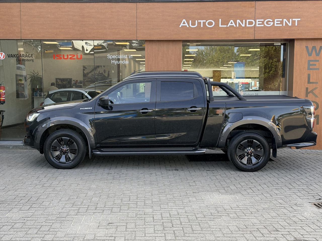 Isuzu D-Max - 1.9 Double Cab lang V-Cross | Radio | Camera | bescherm Coating in laadbak | - AutoWereld.nl