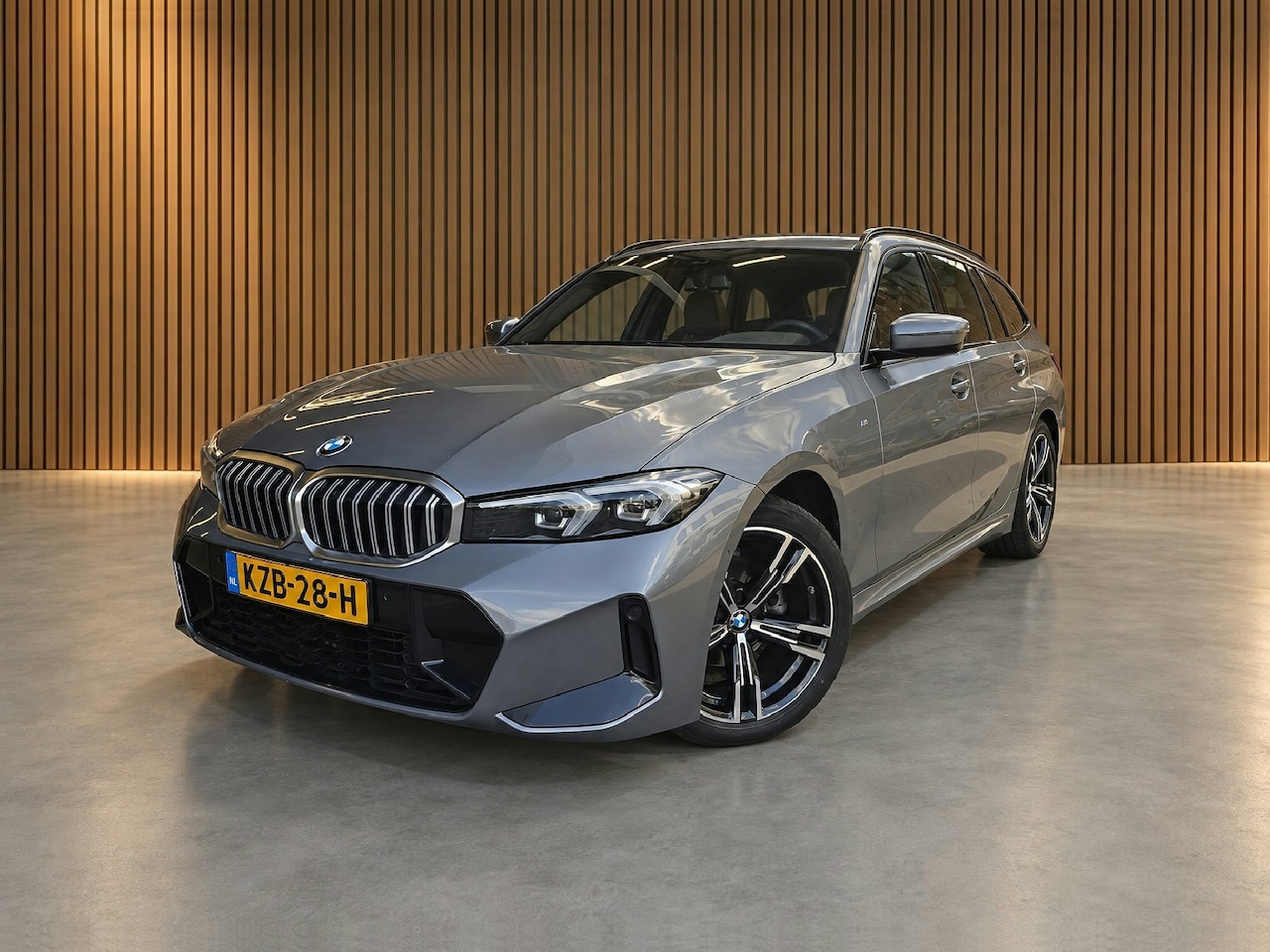 BMW 3-serie Touring - 318i M-sport navigatie / camera / - AutoWereld.nl