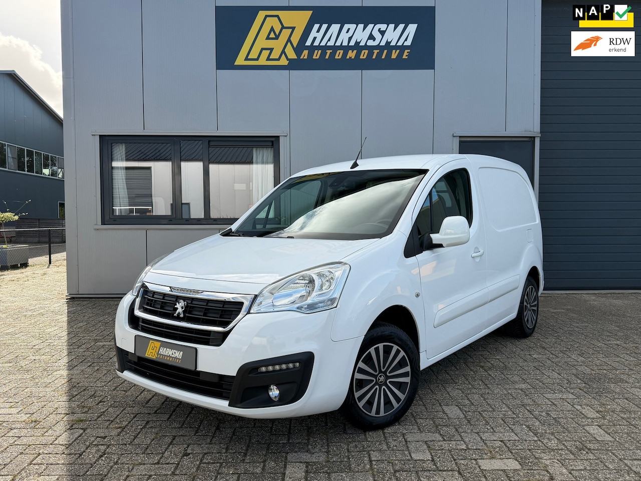 Peugeot Partner - 120 1.6 BlueHDi 100 L1 Première |Euro6|3-zits|Carplay|Cruise - AutoWereld.nl