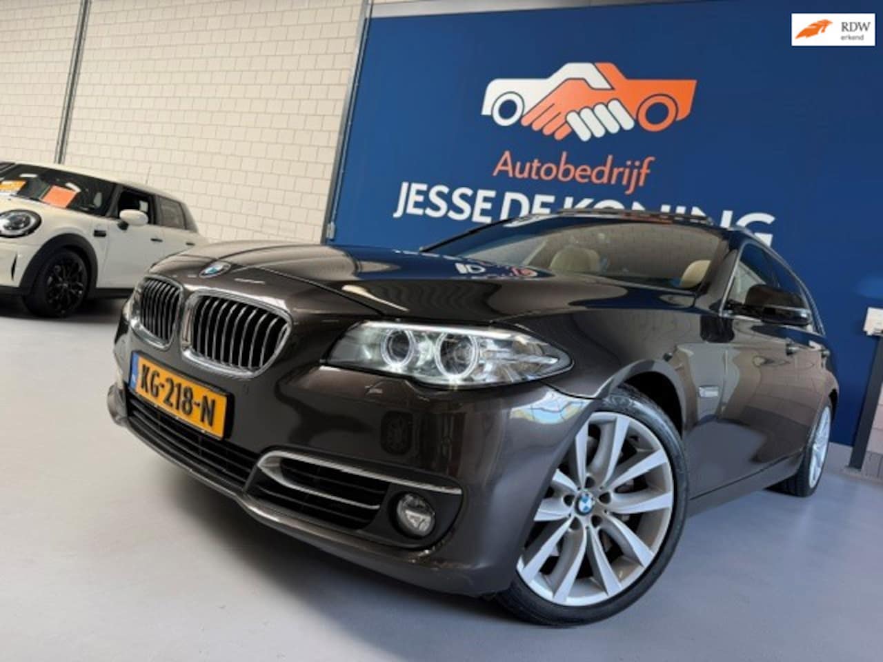 BMW 5-serie Touring - 535xd High Executive automaat / panoramadak/ leder/head-up/ boekjes/2 sleutels/ APK 09/202 - AutoWereld.nl