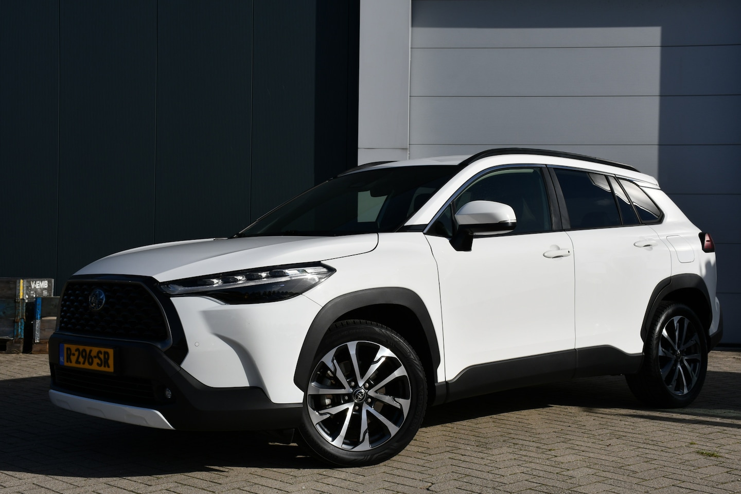 Toyota Corolla Cross - 2.0 High Power Hybrid First Edition Automaat 197pk | Dodehoekdetectie | Parkeersensoren | - AutoWereld.nl