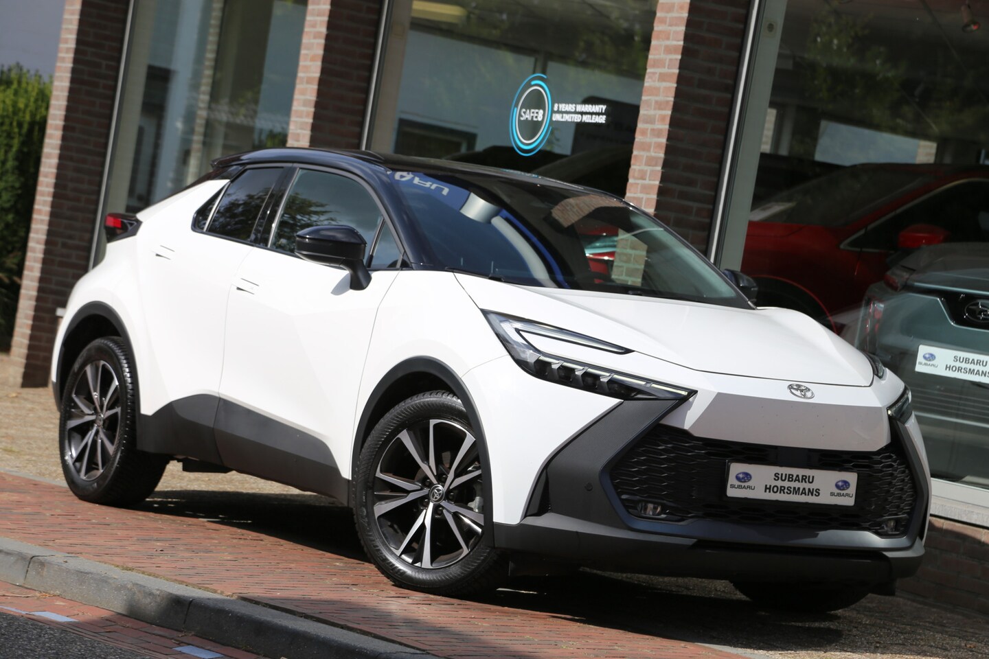 Toyota C-HR - 1.8 Hybrid 140 Dynamic Bi-Tone Navi Camera LED ACC - AutoWereld.nl