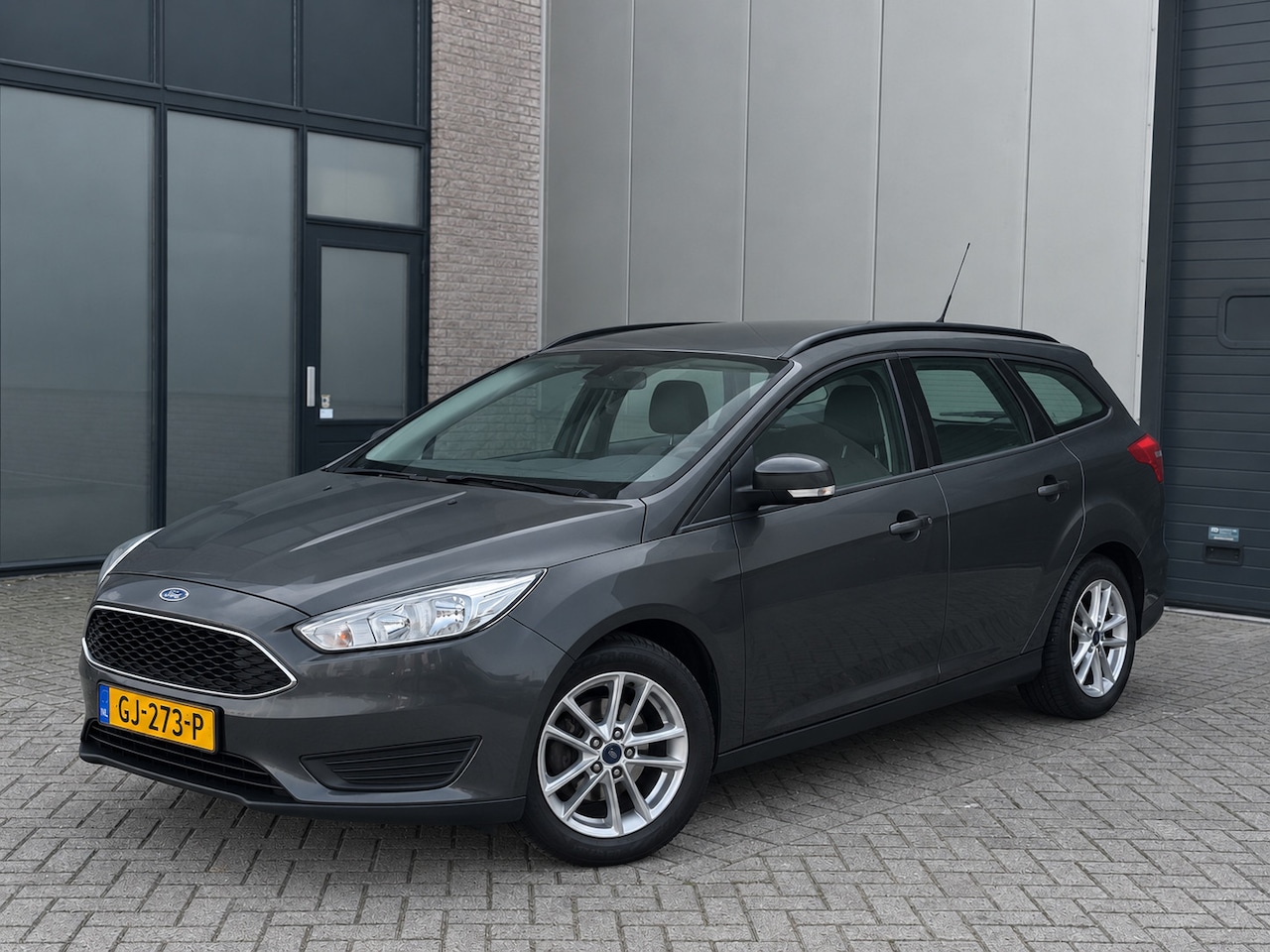 Ford Focus Wagon - 1.0 Trend Edition 2015 Cruise/Airco/BT - AutoWereld.nl