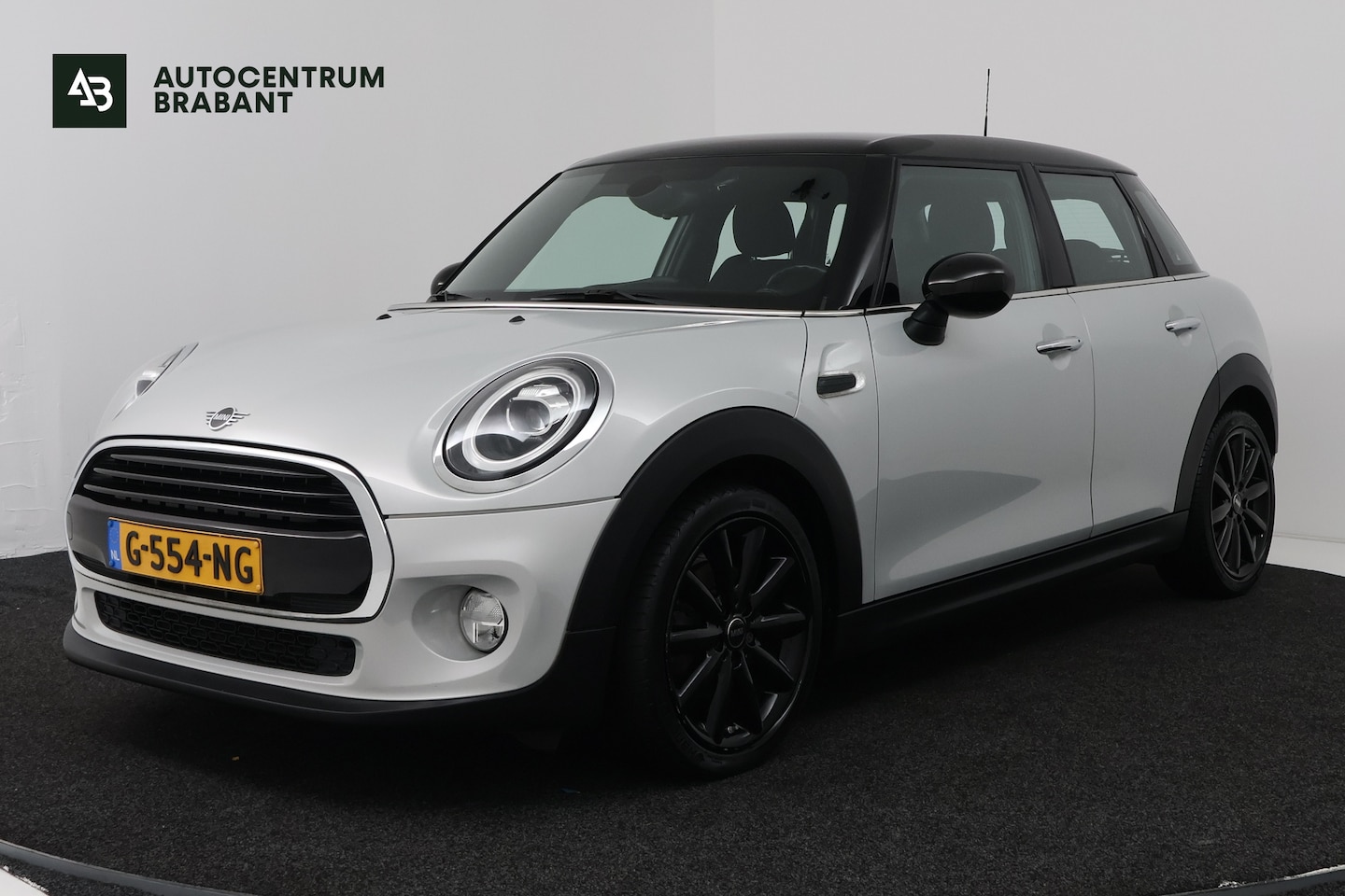 MINI 5-Deurs - 1.5 Cooper Chili (NAVIGATIE, CRUISE CONTROL, PARKEERSENSOREN, CARPLAY) - AutoWereld.nl