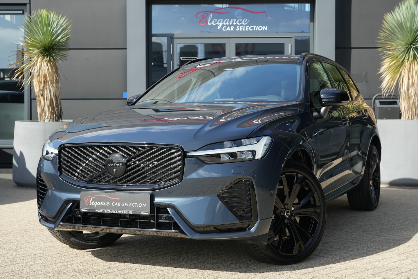 Volvo XC60 - 2.0 T6 Plug-in hybrid AWD Plus Black Edition Volvo XC60 2.0 T6 Plug-in Hybrid AWD Plus Bla - AutoWereld.nl