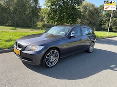 BMW 3-serie Touring - 318i High Executive
