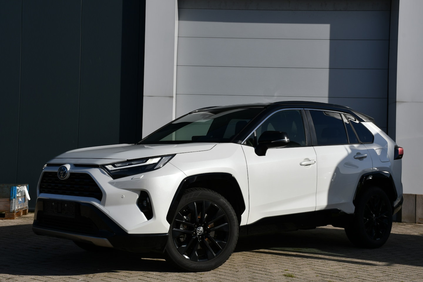 Toyota RAV4 - 2.5 Hybrid AWD Style Bi-Tone Limited Automaat 222pk | LED-koplampen | Apple Carplay/Androi - AutoWereld.nl