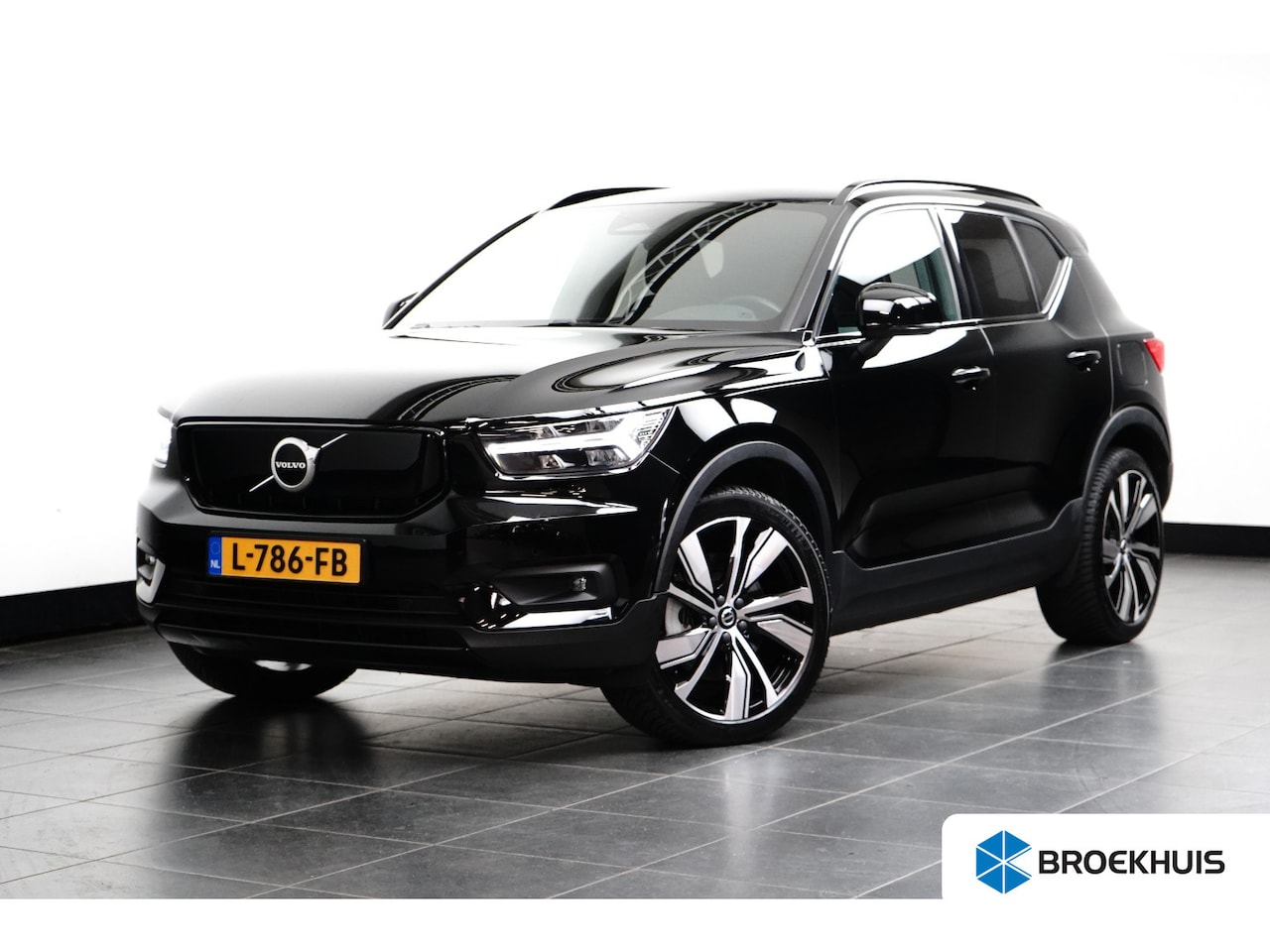 Volvo XC40 - Recharge P8 AWD R-Design | Camera | Warmtepomp | 20'' | Apple Carplay/Android Auto | Adapt - AutoWereld.nl