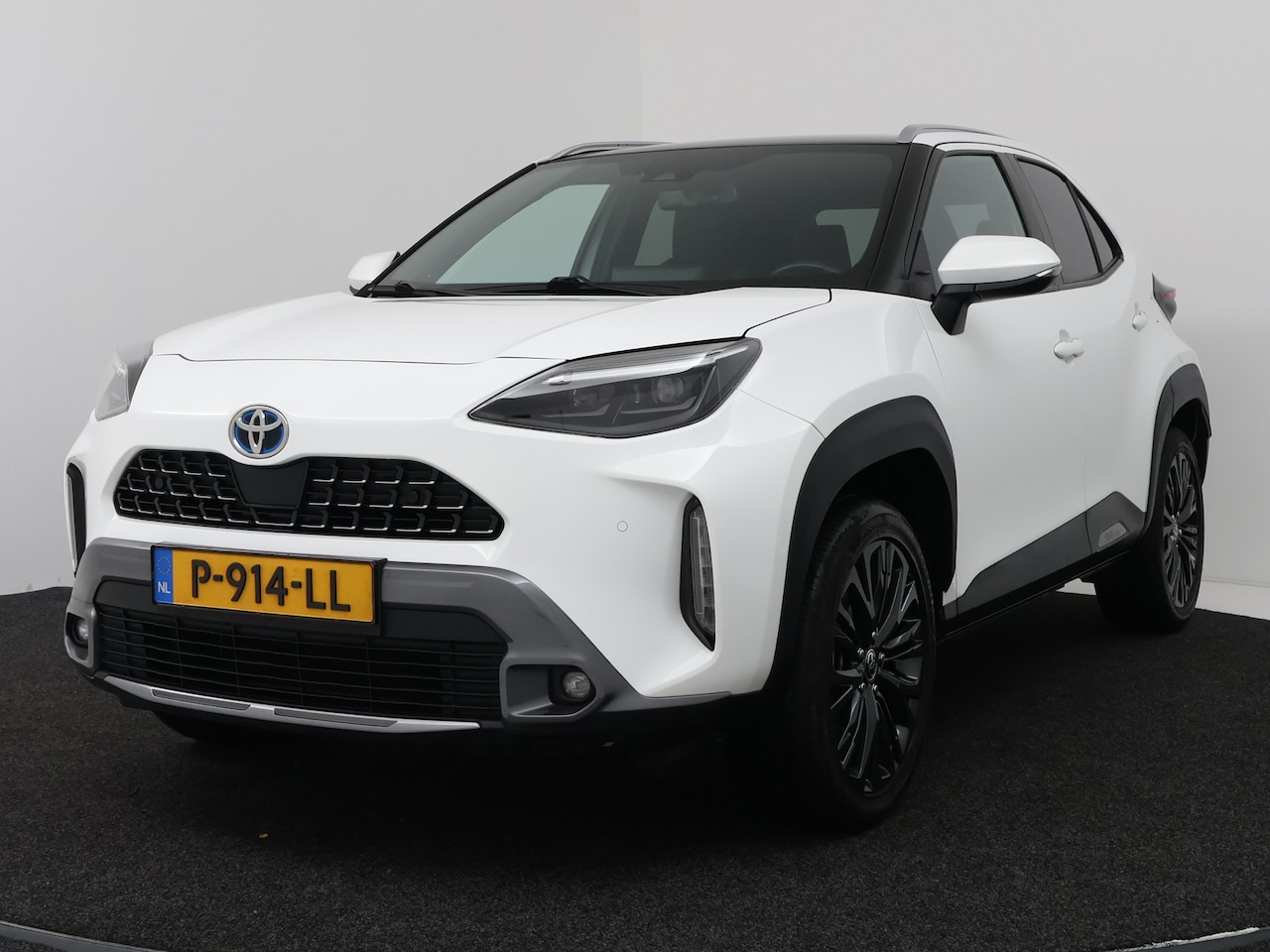 Toyota Yaris Cross - 1.5 Hybrid Adventure | Navigatie | Trekhaak | Panoramadak | JBL | BLS | PDC | Head-up | St - AutoWereld.nl