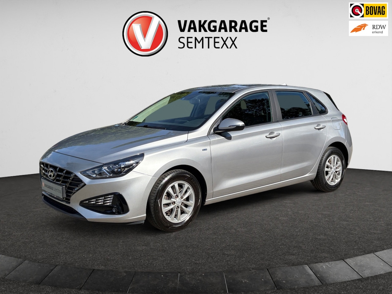 Hyundai i30 - 1.5 T-GDi !! MHEV Premium | Airco | Cruise | Camera | PDC Achter | Stoelverwarming | Stuur - AutoWereld.nl