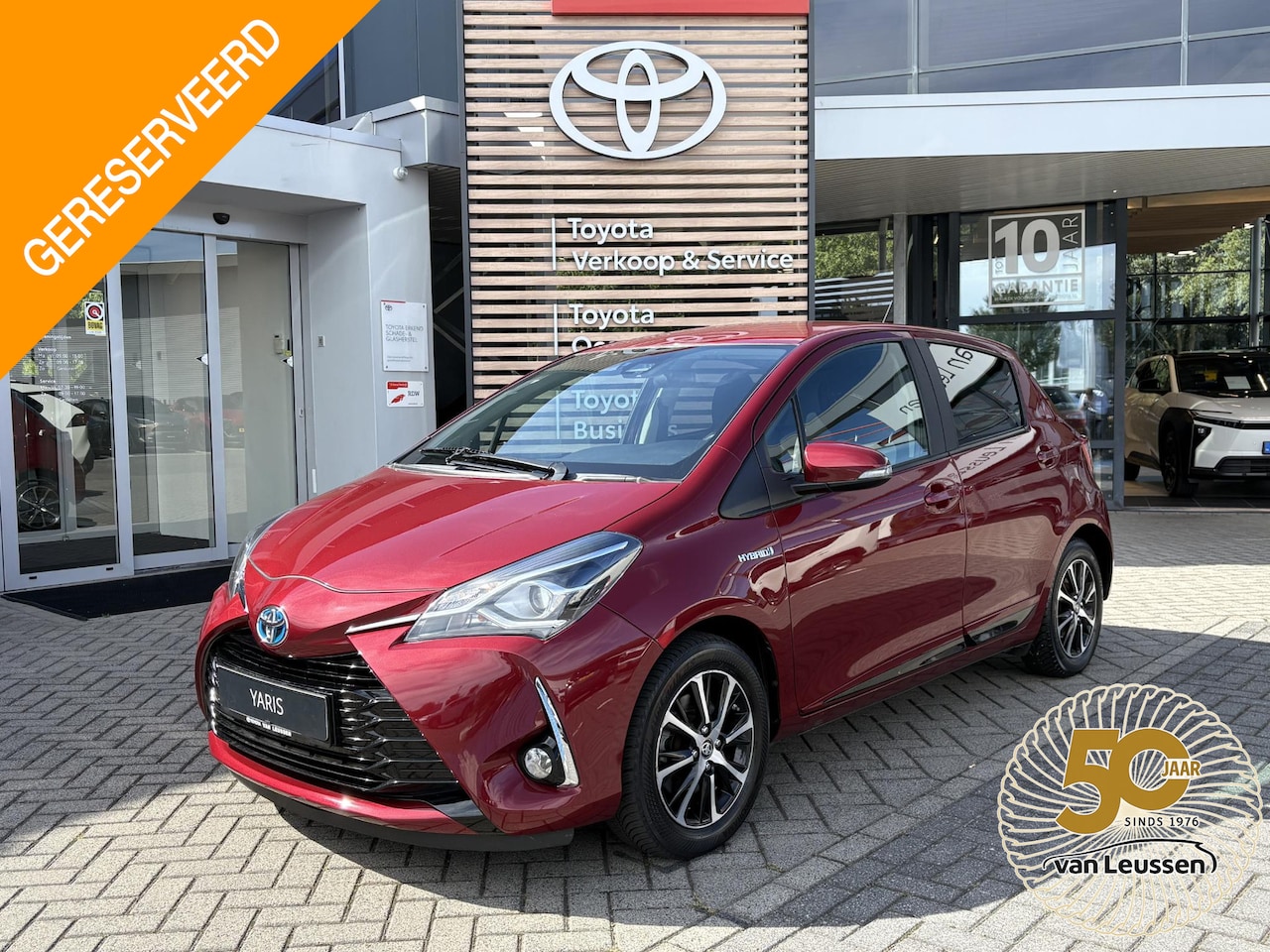 Toyota Yaris - 1.5 Hybrid DESIGN STOELVERW CRUISE CLIMA CAMERA BLUETOOTH LM-VELGEN 4S-BANDEN PRIVACY GLAS - AutoWereld.nl