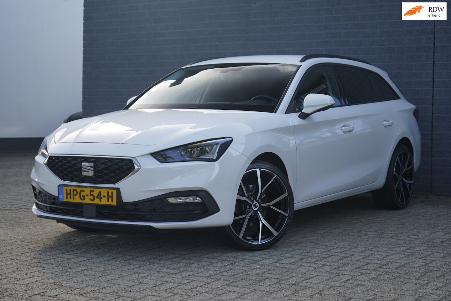 SEAT Leon Sportstourer - 1.0 TSI Reference 1.0 TSI Reference, Carplay, Virtual - AutoWereld.nl
