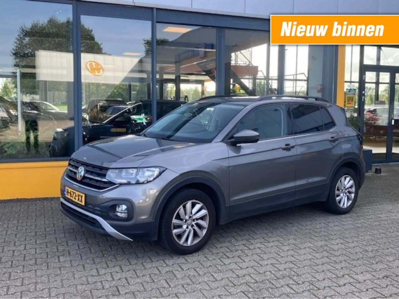 Volkswagen T-Cross - 1.0 TSI Life - Navi/Apple/Android - trekhaak - all season - AutoWereld.nl