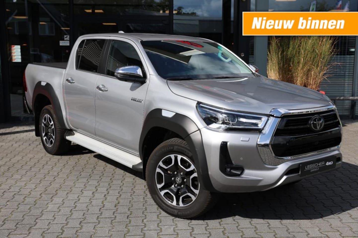 Toyota HiLux - 2.8 D-4D DUBBEL CABIN EXECUTIVE A/T 2 ZITS 4WD VAN - AutoWereld.nl