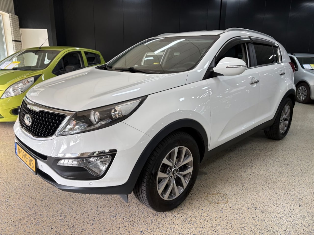 Kia Sportage - 1.6 GDI X-Treme Navigatie Sport Leder Winterpak Airco PDC - AutoWereld.nl