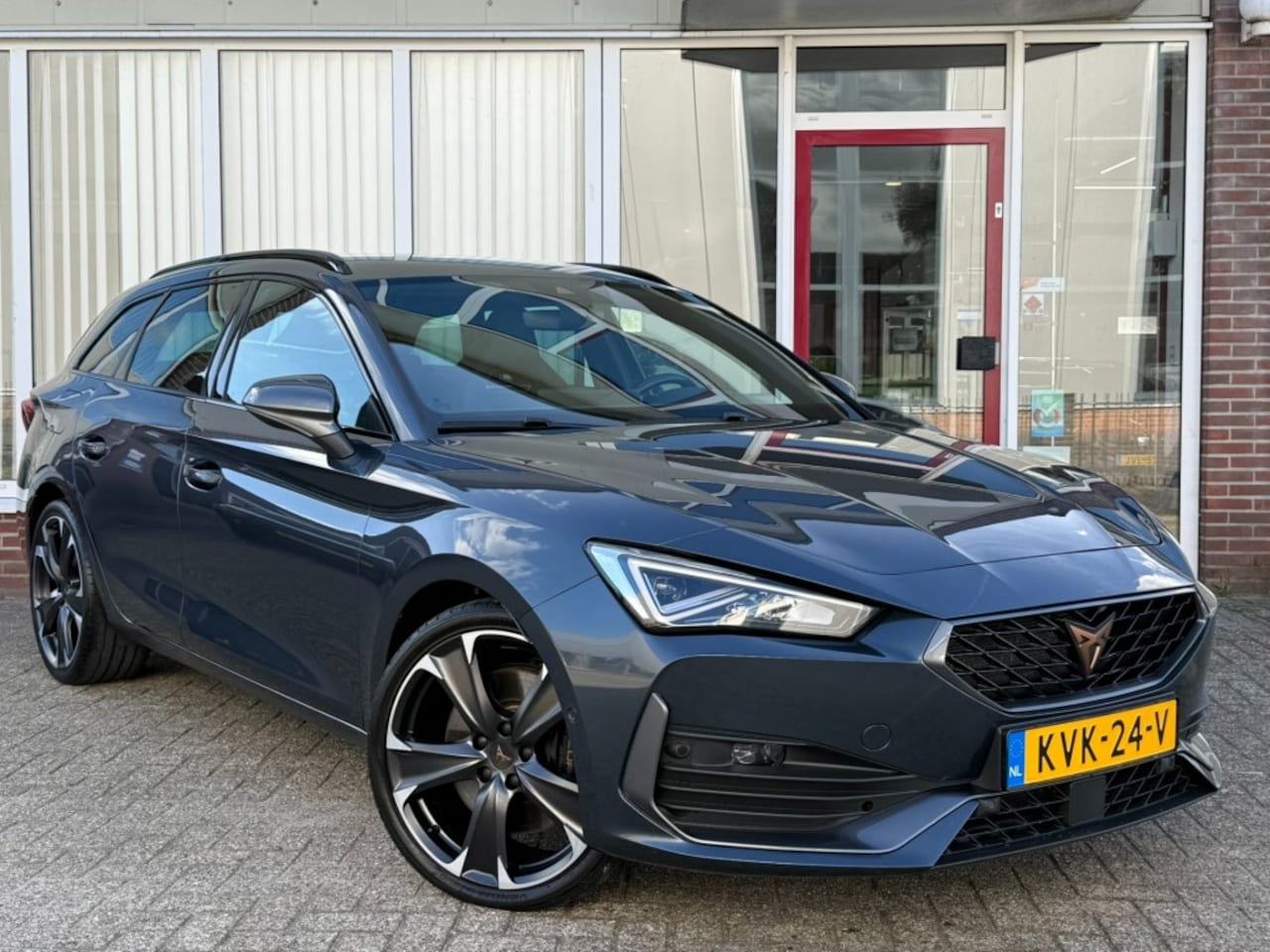 CUPRA Leon Sportstourer - 1.4 E-Hybrid VZ Business I Stoel/stuurverwarming I Carplay I Camera I Elektrische achterkl - AutoWereld.nl