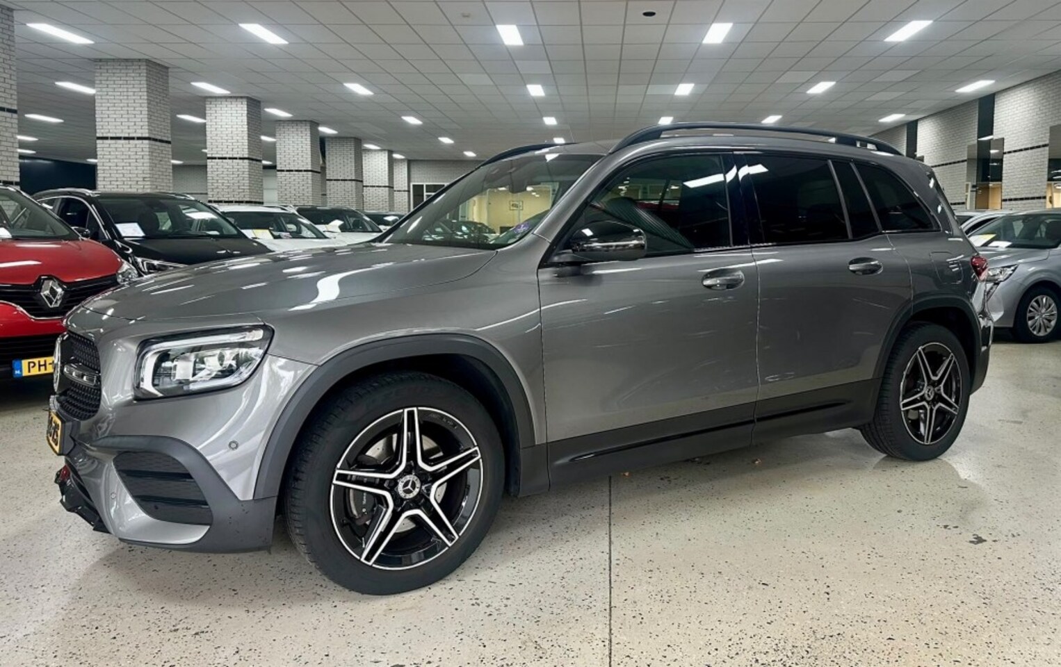 Mercedes-Benz GLB - 200 AMG Night Pakket Digi Dasbord Camera Stoelverwarming Sfeerverlichting - AutoWereld.nl