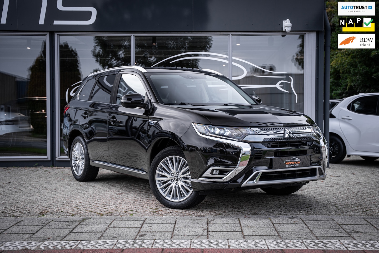 Mitsubishi Outlander - 2.4 PHEV Intense+|Trekh|Pano|Dealer Onderhouden|Camera|Stoel/Stuurverwarming|Dab| - AutoWereld.nl