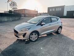 Ford Fiesta - 1.1 Trend Ford Fiësta 1.1 | Carplay | Cruise | Airco | NL | Parkeer Sensoren | PDC | Voorruit verwar