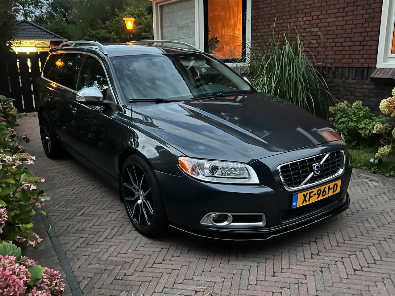 Volvo V70 - 3.0 T6 AWD R-Design # Polestar getuned # Dynaudio # Xenon # Mooie Auto! - AutoWereld.nl