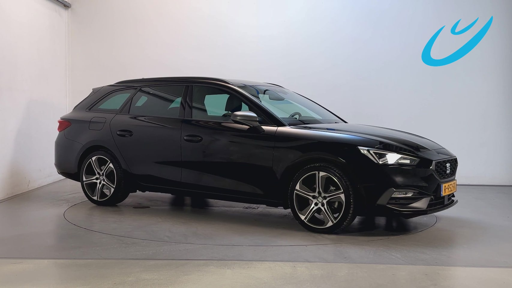 SEAT Leon Sportstourer - 1.5 TSI 150pk FR Business Intense LED Trekhaak Camera App-Connect Sfeerverlichting - AutoWereld.nl